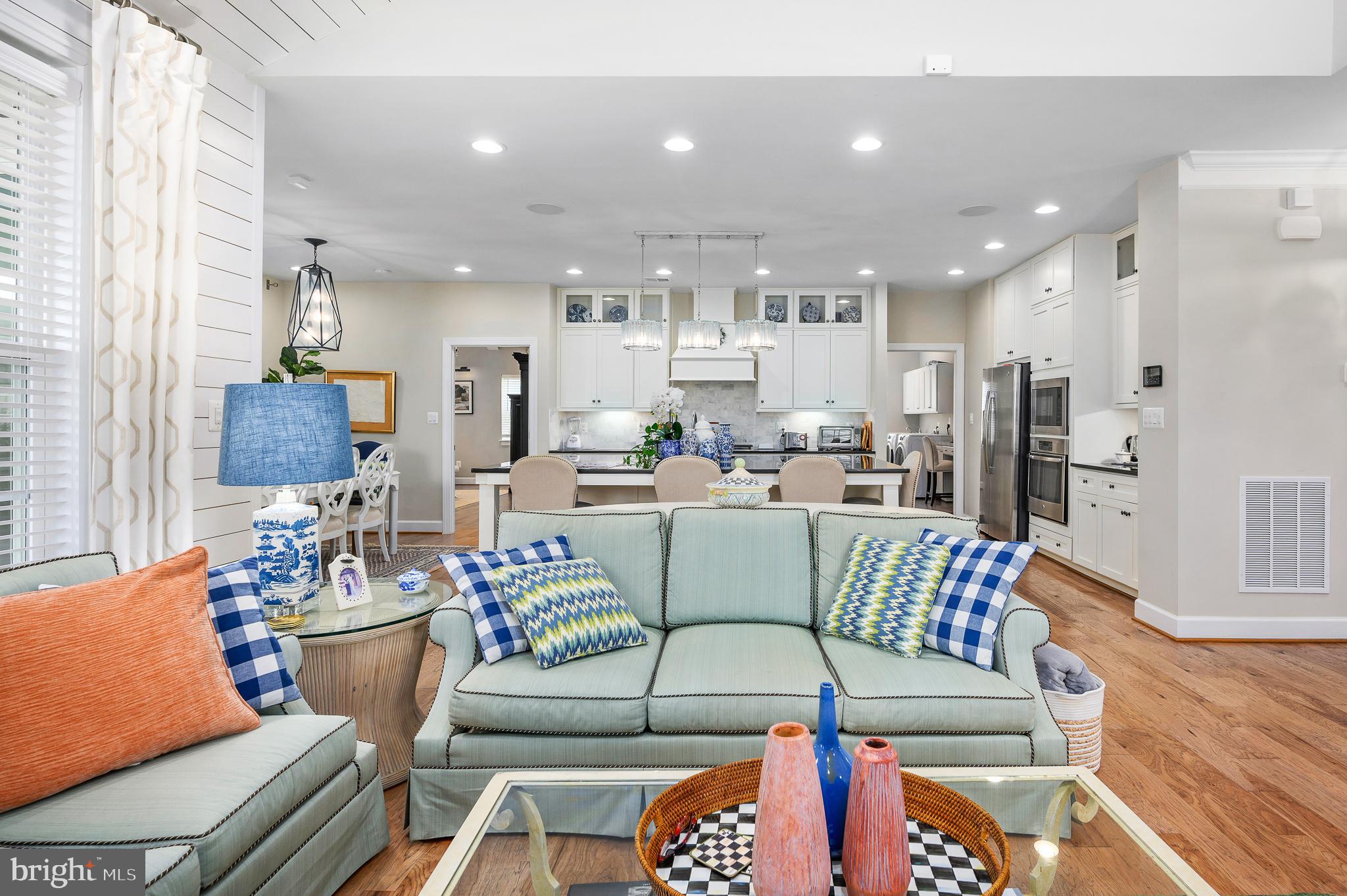 42867 Beaver Crossing Square Ashburn, VA 20148 - Photo 8 of 33 View of living area/kitchen