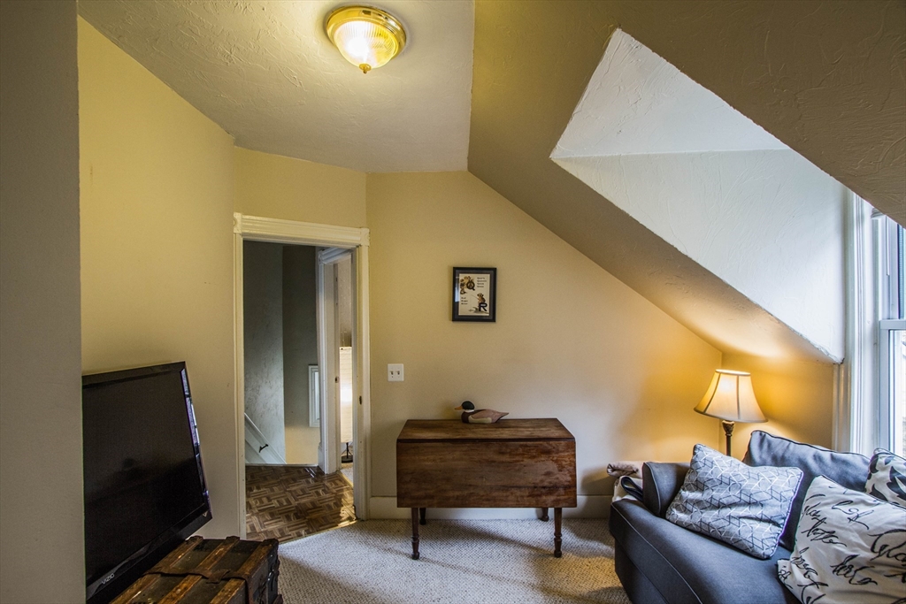 11 Chilmark Street Worcester, MA 01604 - Photo 18 of 20