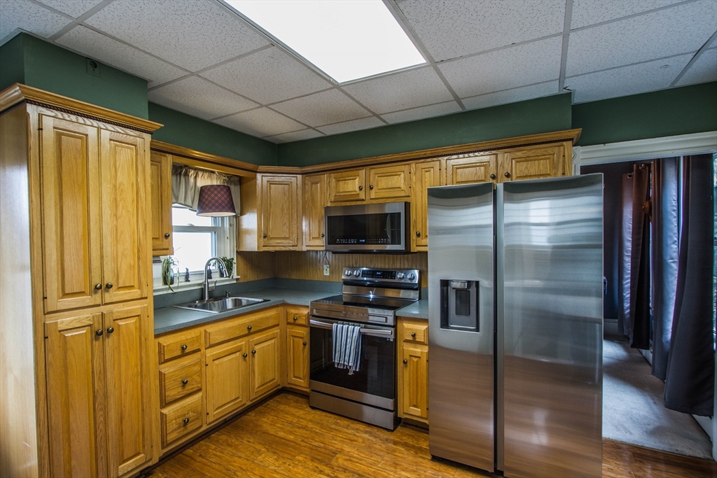 11 Chilmark Street Worcester, MA 01604 - Photo 3 of 20