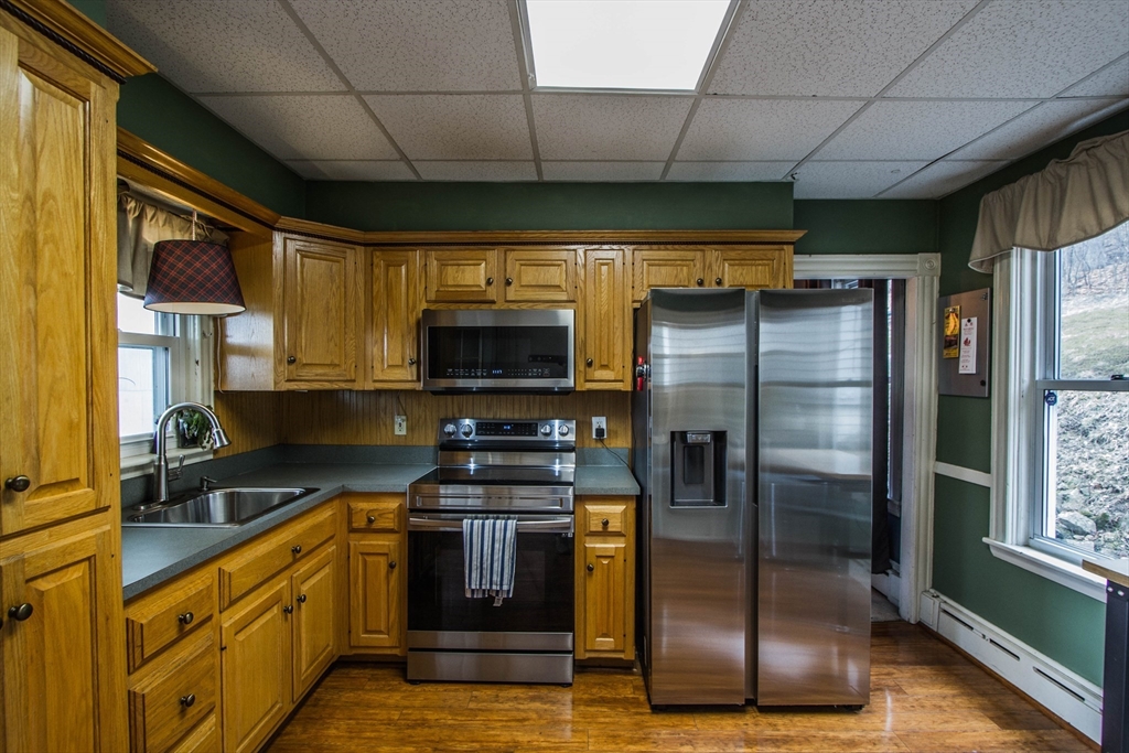 11 Chilmark Street Worcester, MA 01604 - Photo 4 of 20