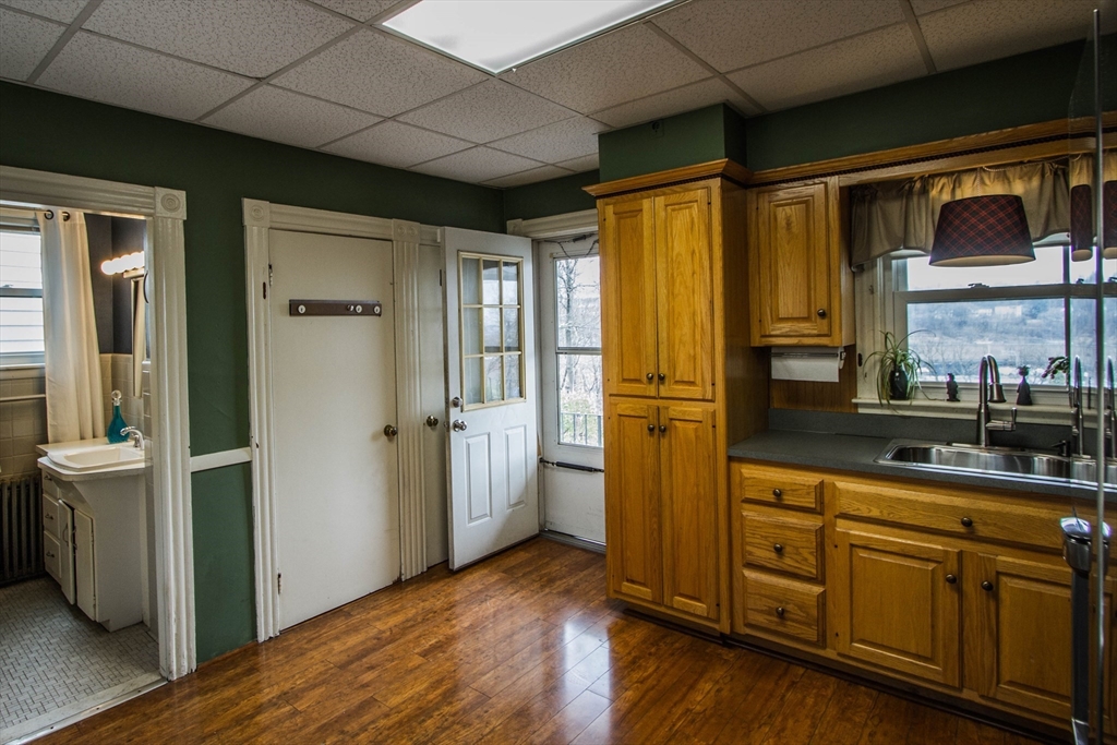 11 Chilmark Street Worcester, MA 01604 - Photo 7 of 20