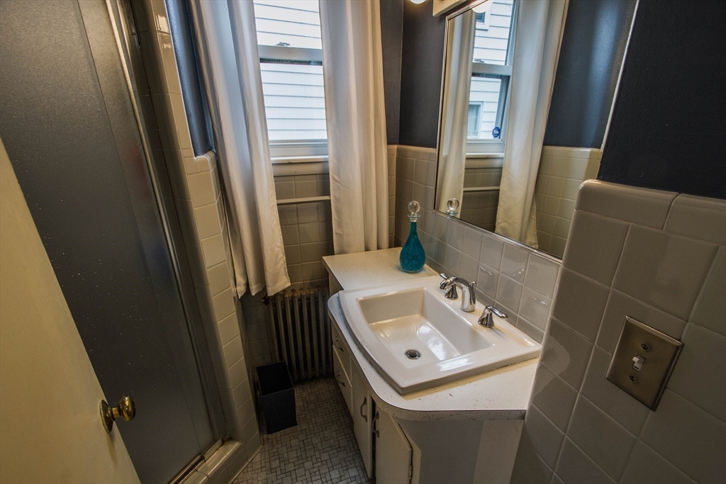 11 Chilmark Street Worcester, MA 01604 - Photo 8 of 20