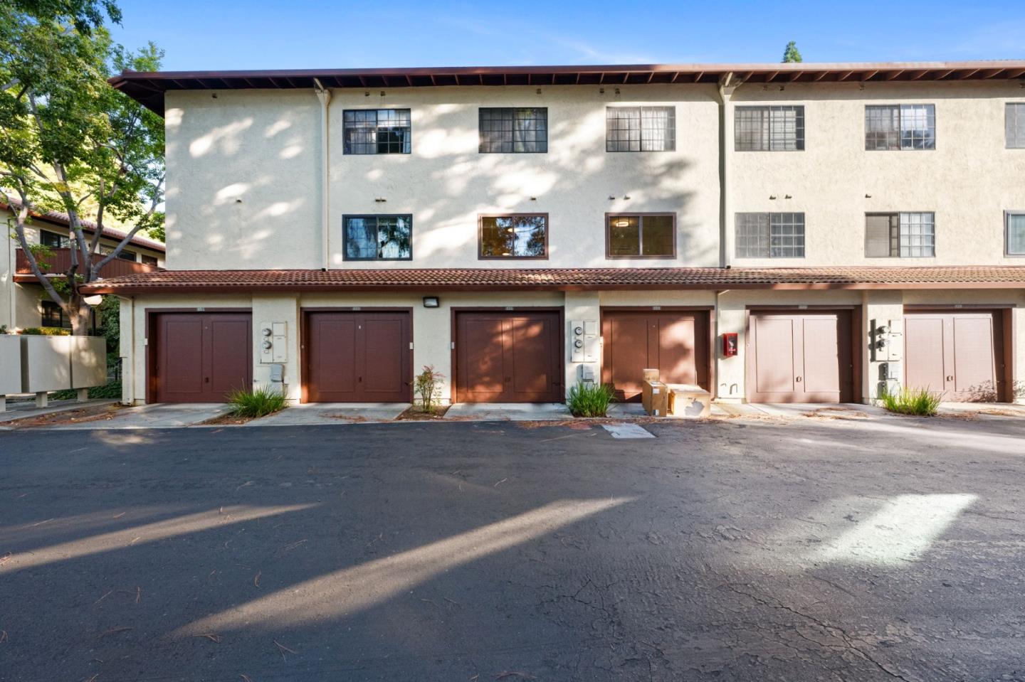 473 Costa Mesa Terrace, Unit C Sunnyvale, CA 94085 - Photo 35 of 40 a front view of a building
