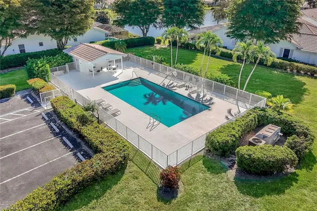 $585,000 | 2150 Stacil Circle, Unit 13, Naples, FL 34109
