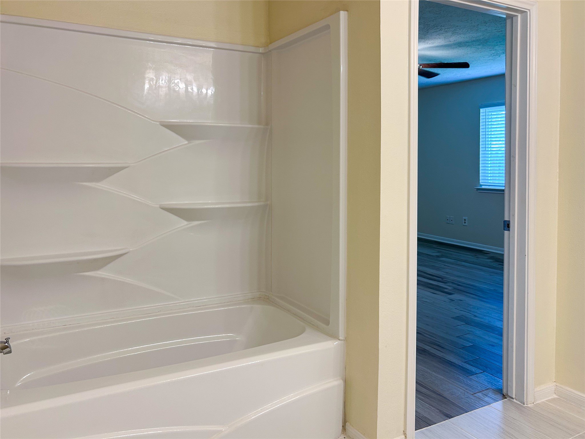 29219 Waltham Street Spring, TX 77386 - Photo 16 of 23 a close up of a bathtub in a bathroom