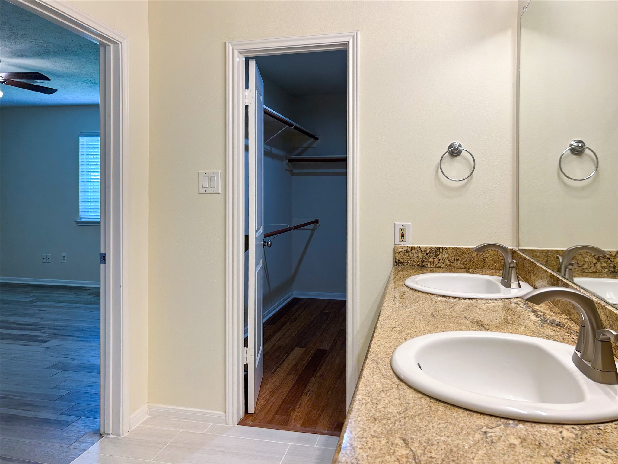 29219 Waltham Street Spring, TX 77386 - Photo 17 of 23 a bathroom with a sink and a mirror