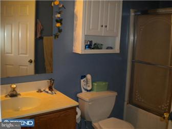 97 Highland Circle Newark, DE 19713 - Photo 6 of 9 Bathroom