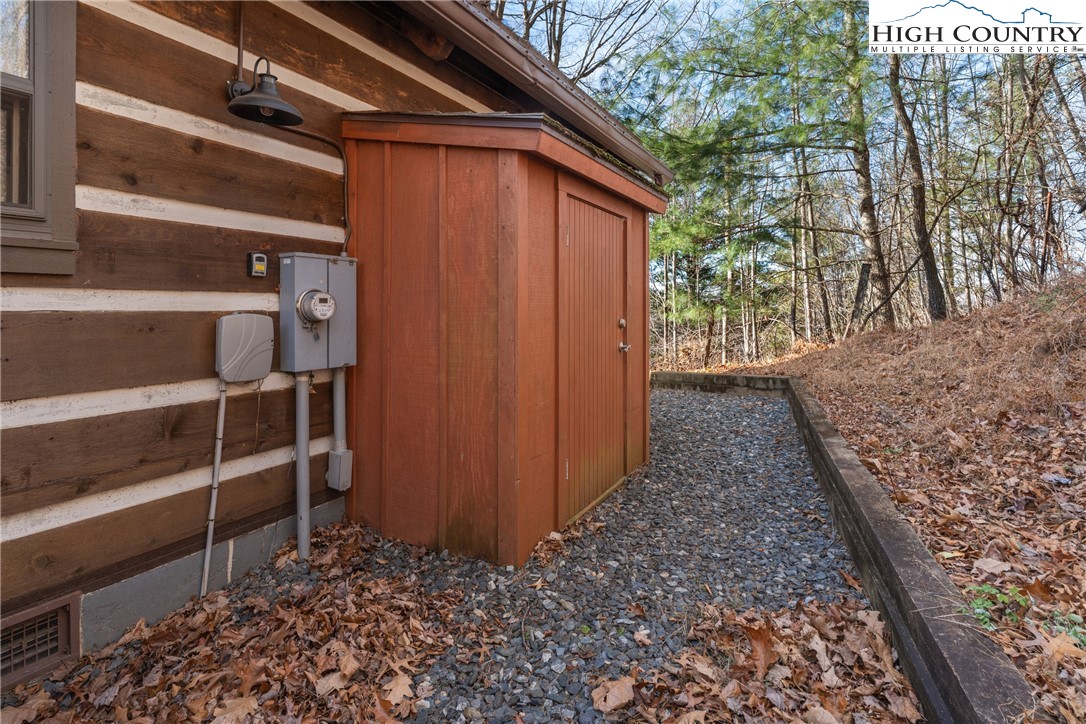 419 Billy Billings Road Vilas, NC 28692 - Photo 45 of 50 a backyard of a house