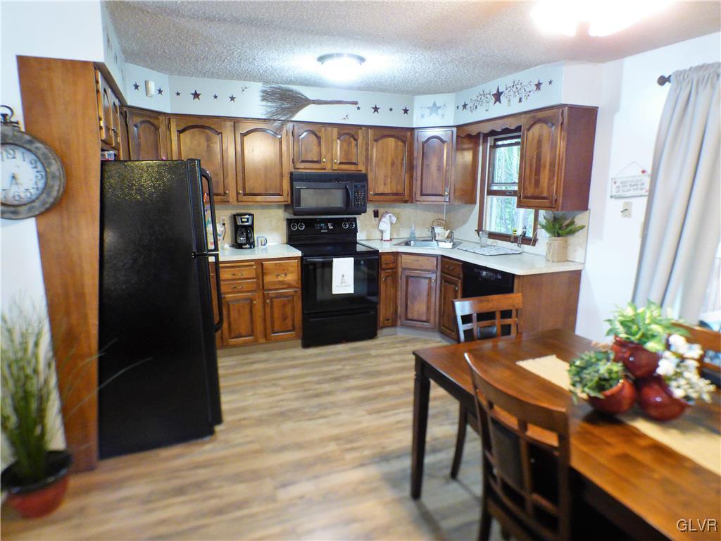 2820 Middletown Road Bethlehem, PA 18020 - Photo 10 of 29