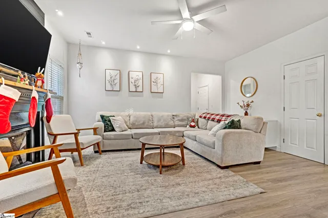 $425,000 | 124 Garfield Lane, Simpsonville, SC 29681