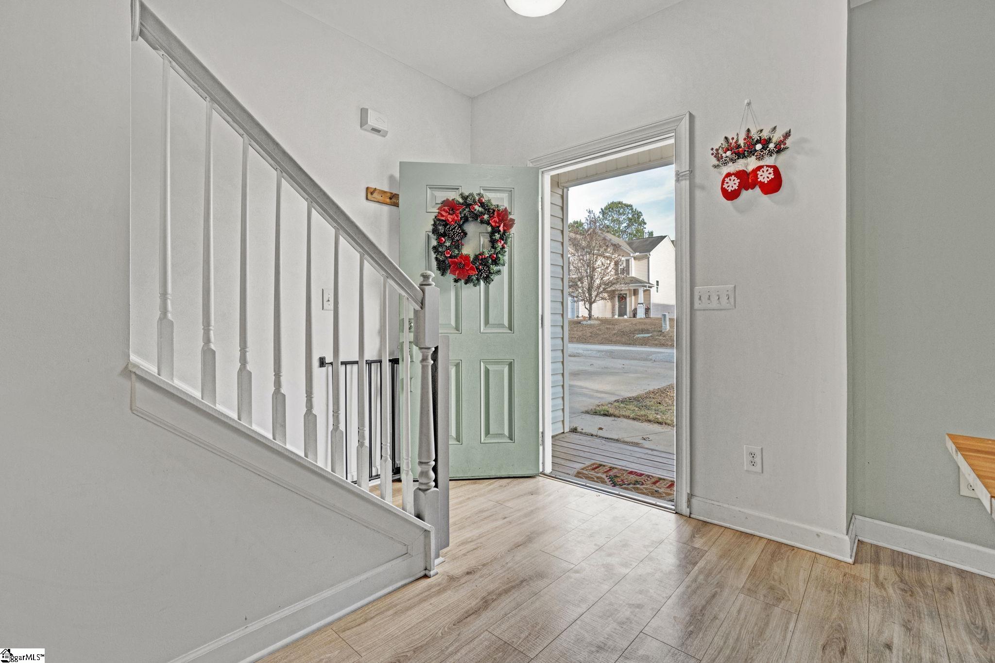 124 Garfield Lane Simpsonville, SC 29681 - Photo 3 of 42