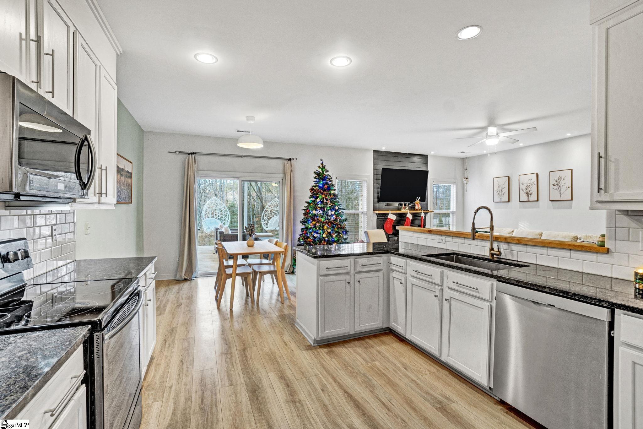 124 Garfield Lane Simpsonville, SC 29681 - Photo 7 of 42