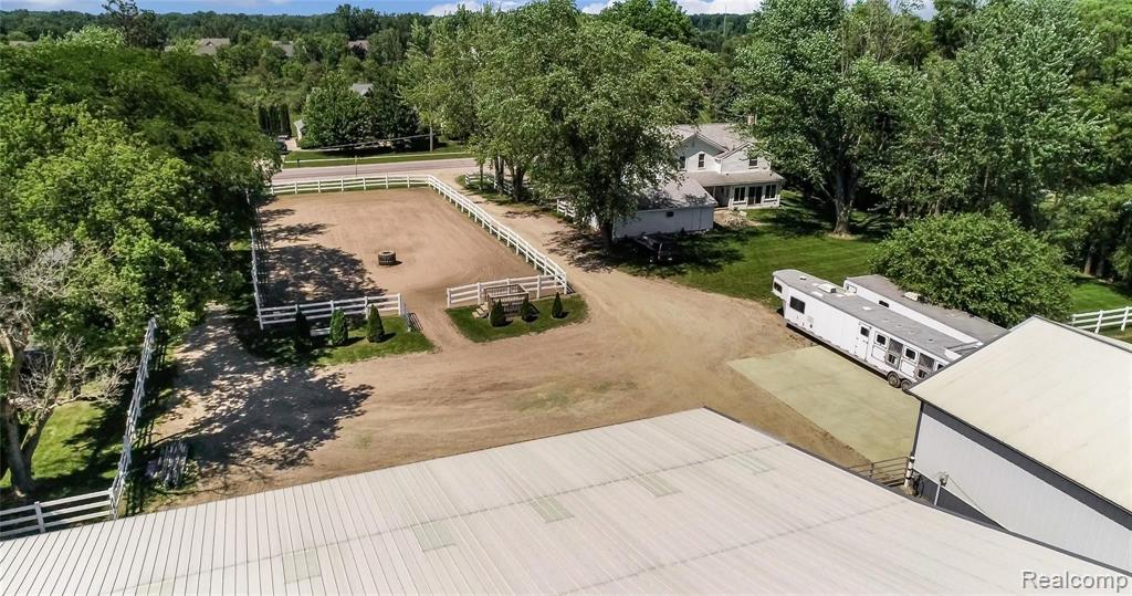 2356 East Cook Road Grand Blanc, MI 48439 - Photo 3 of 76