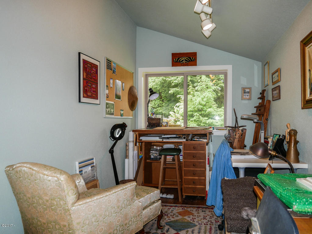 847 Hamer Road Siletz, OR 97380 - Photo 30 of 79 Studio