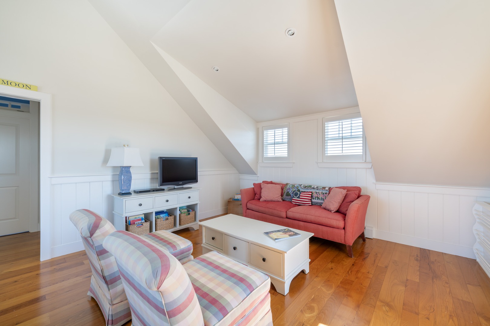 5 Surrey Avenue Nantucket, MA 02554 - Photo 18 of 26 Guest House