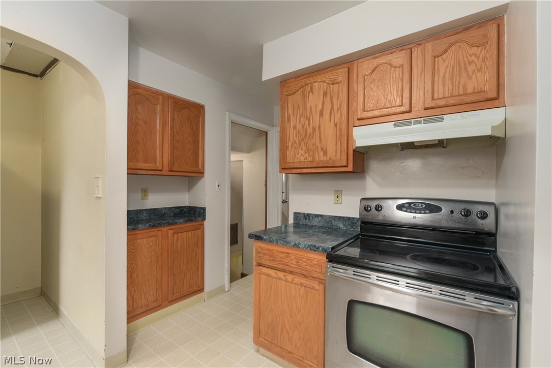 1148 Pennfield Road Cleveland, OH 44121 - Photo 16 of 32