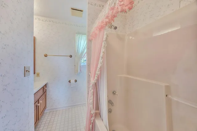 $625,000 | 1163 East Mud Pike Road, Osgood, IN 47037