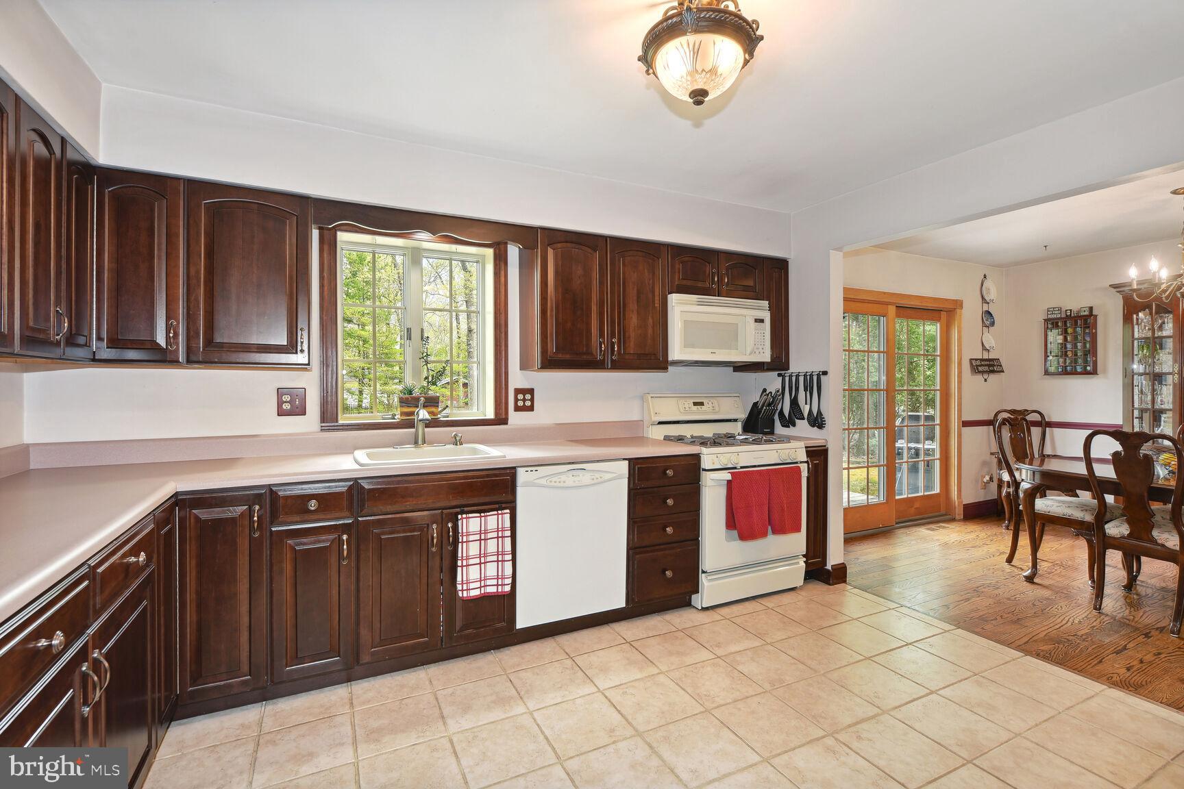 210 Crest Road Marlton, NJ 08053 - Photo 12 of 47 Kitchen