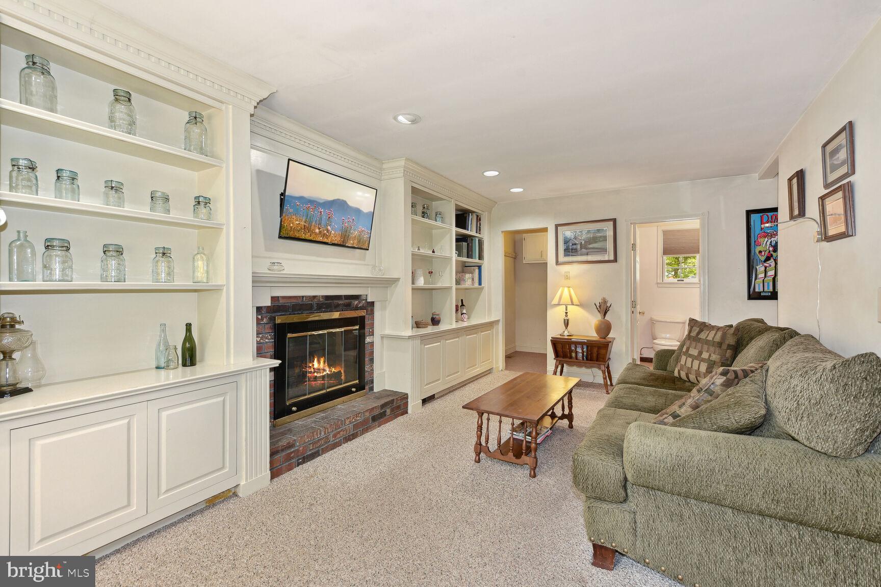 210 Crest Road Marlton, NJ 08053 - Photo 14 of 47 Family Room