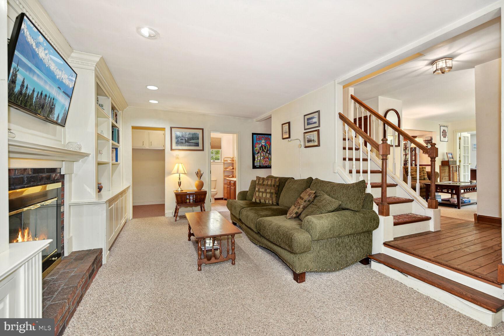210 Crest Road Marlton, NJ 08053 - Photo 15 of 47 Family Room