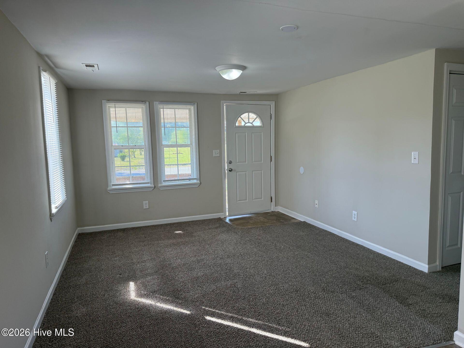 937 Parkertown Road Hubert, NC 28539 - Photo 2 of 9 living roon
