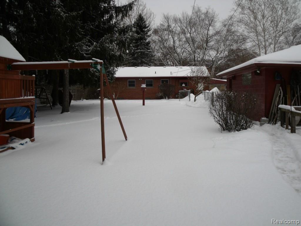 16955 Inkster Road Livonia, MI 48152 - Photo 5 of 13 5 yard.jpg
