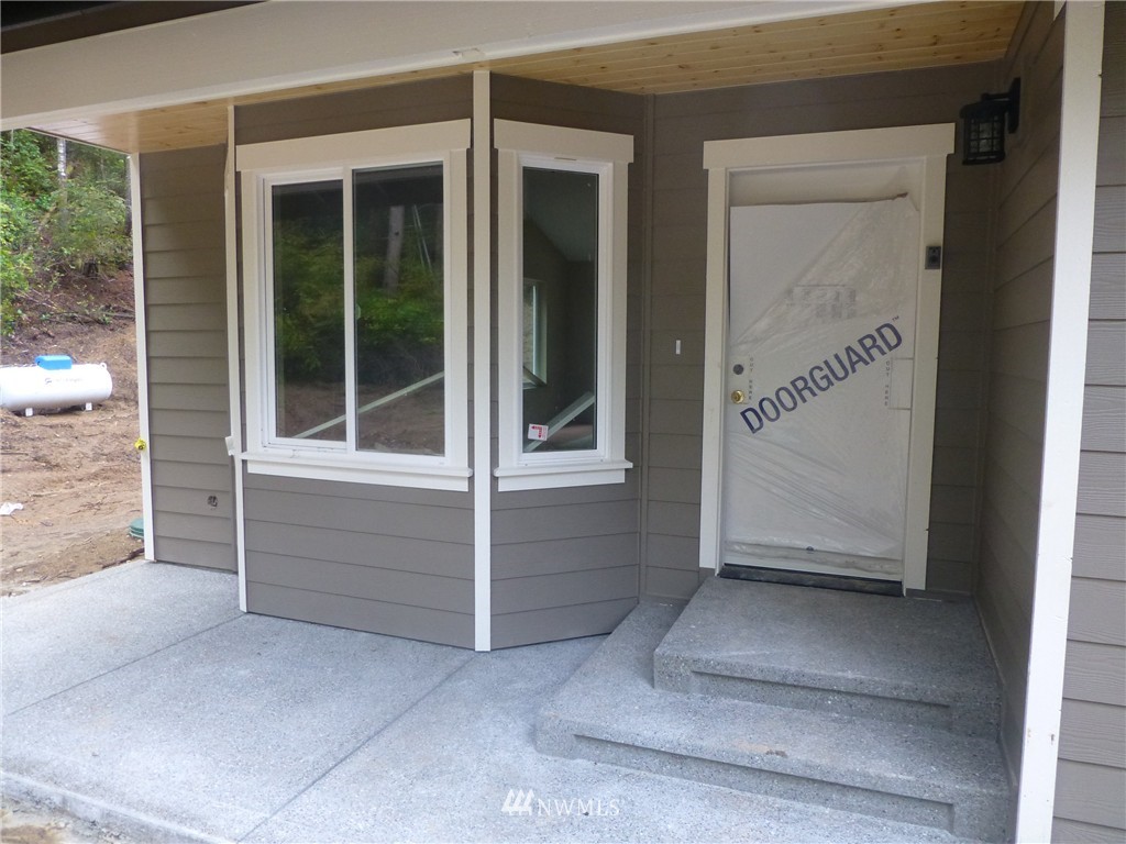 6676 Southeast Fragaria Road Olalla, WA 98359 - Photo 2 of 22 Gallery Image 2