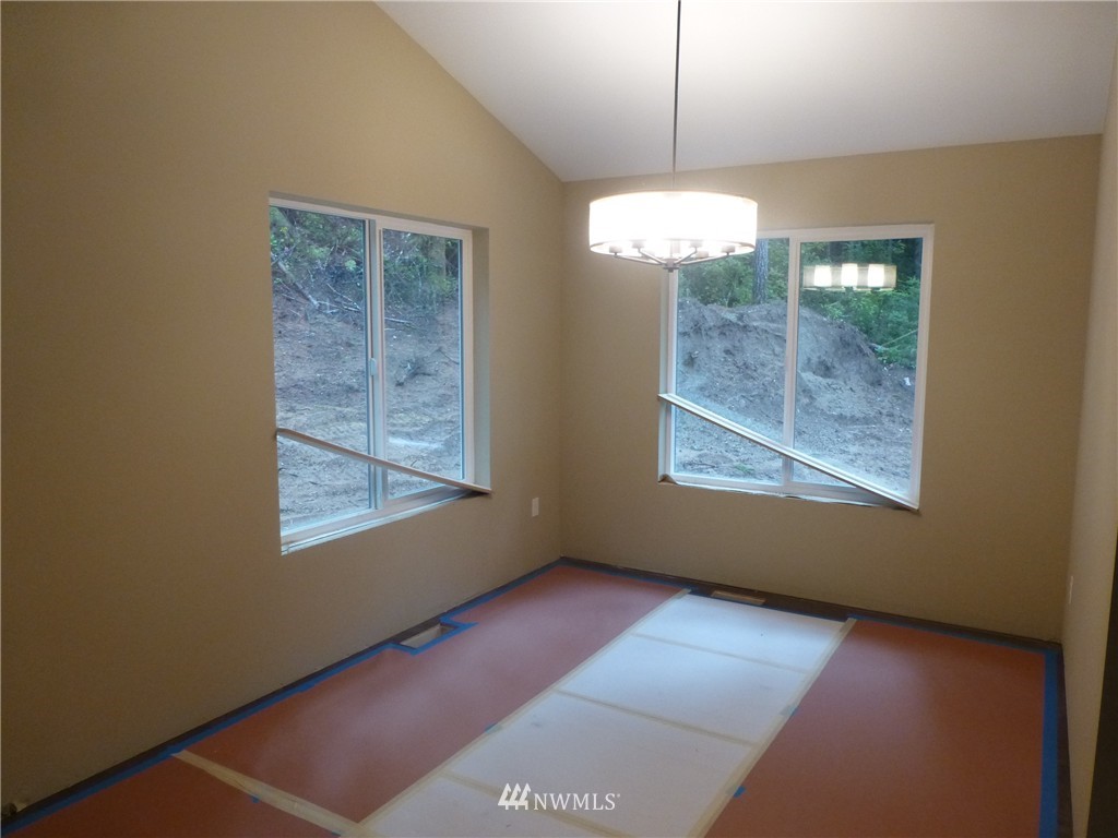 6676 Southeast Fragaria Road Olalla, WA 98359 - Photo 8 of 22 Gallery Image 8