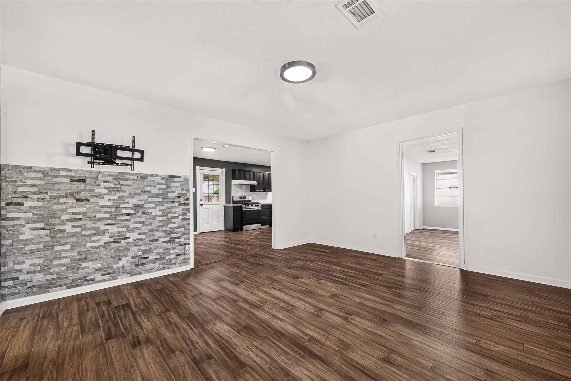 214 East Foley Street Alvin, TX 77511 - Photo 6 of 14