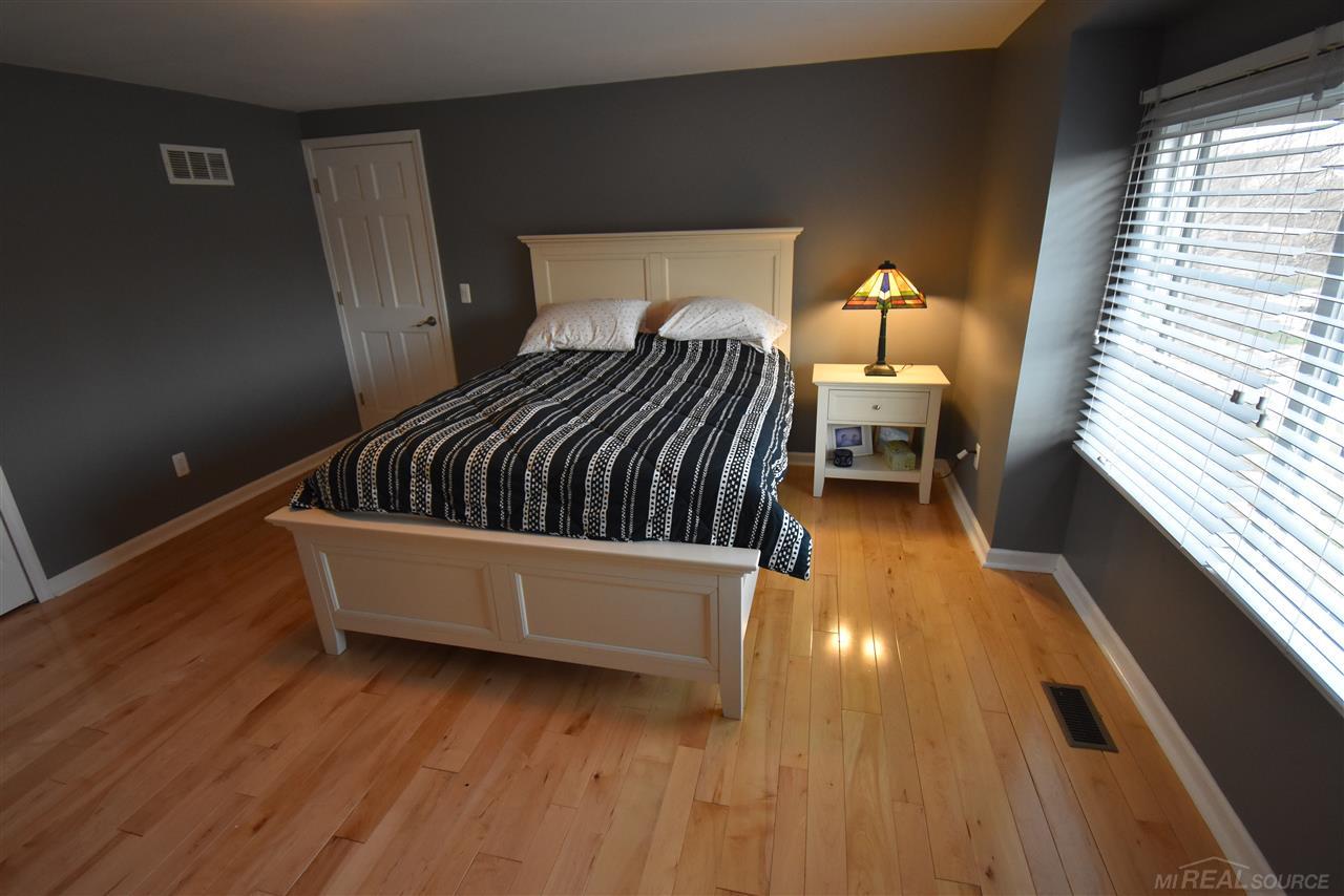 3176 Kilburn Road West Rochester, MI 48306 - Photo 18 of 23 31346437-17.JPG