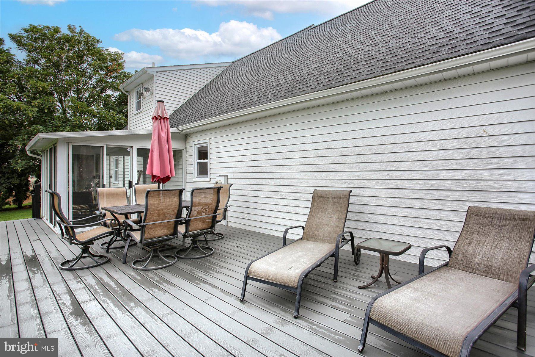 711 Landisville Road Manheim, PA 17545 - Photo 37 of 50 Large Composite Deck