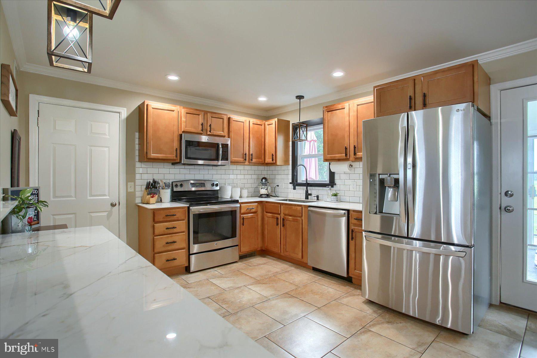 711 Landisville Road Manheim, PA 17545 - Photo 9 of 50 Kitchen w/Counter Seating.