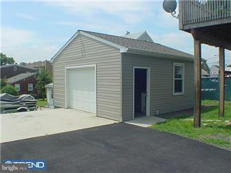 8205 Leon Street Philadelphia, PA 19136 - Photo 11 of 12 Garage