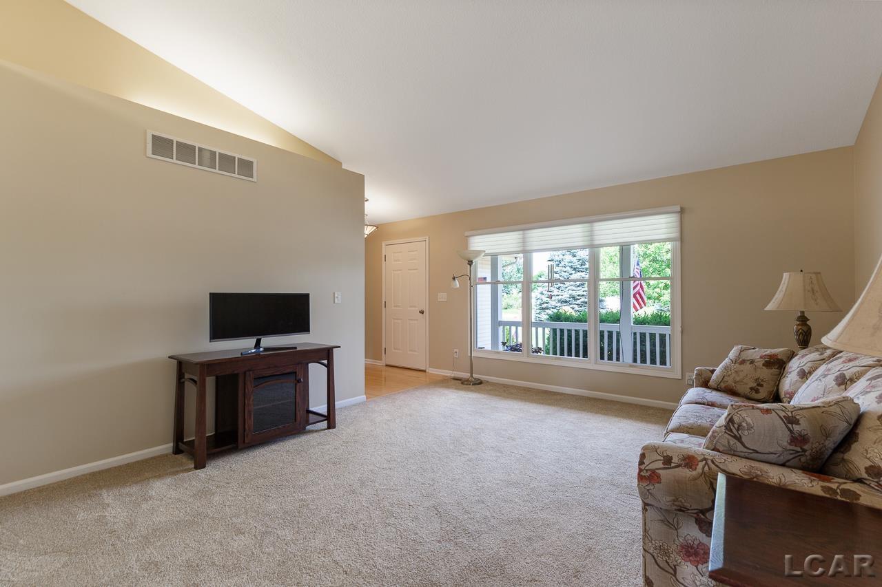 3102 Cobblestone Ridge Tecumseh, MI 49286 - Photo 4 of 48 50148820-f682187a-58c2-4743-8dea-df4048892aac.JPG