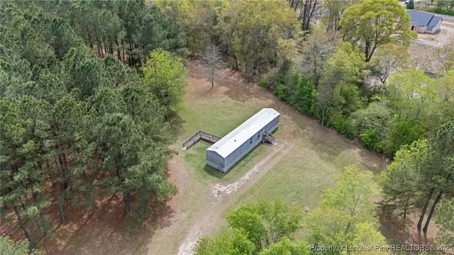a view of a yard with plants