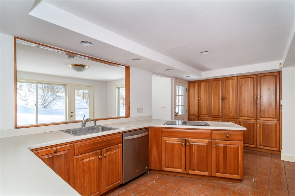 162 Hampshire Road Wellesley, MA 02481 - Photo 5 of 14