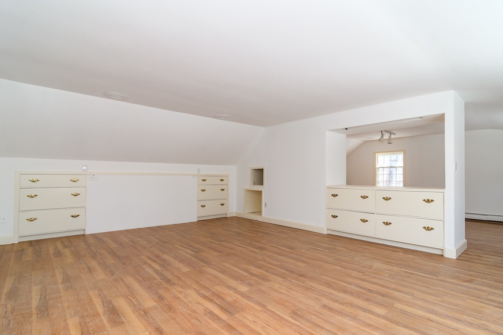 162 Hampshire Road Wellesley, MA 02481 - Photo 9 of 14