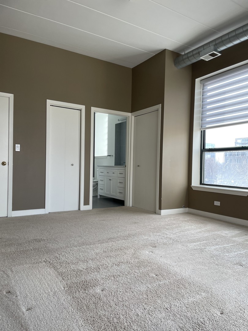 849 West Monroe Street, Unit 3F Chicago, IL 60607 - Photo 11 of 18 a view of an empty room with a window