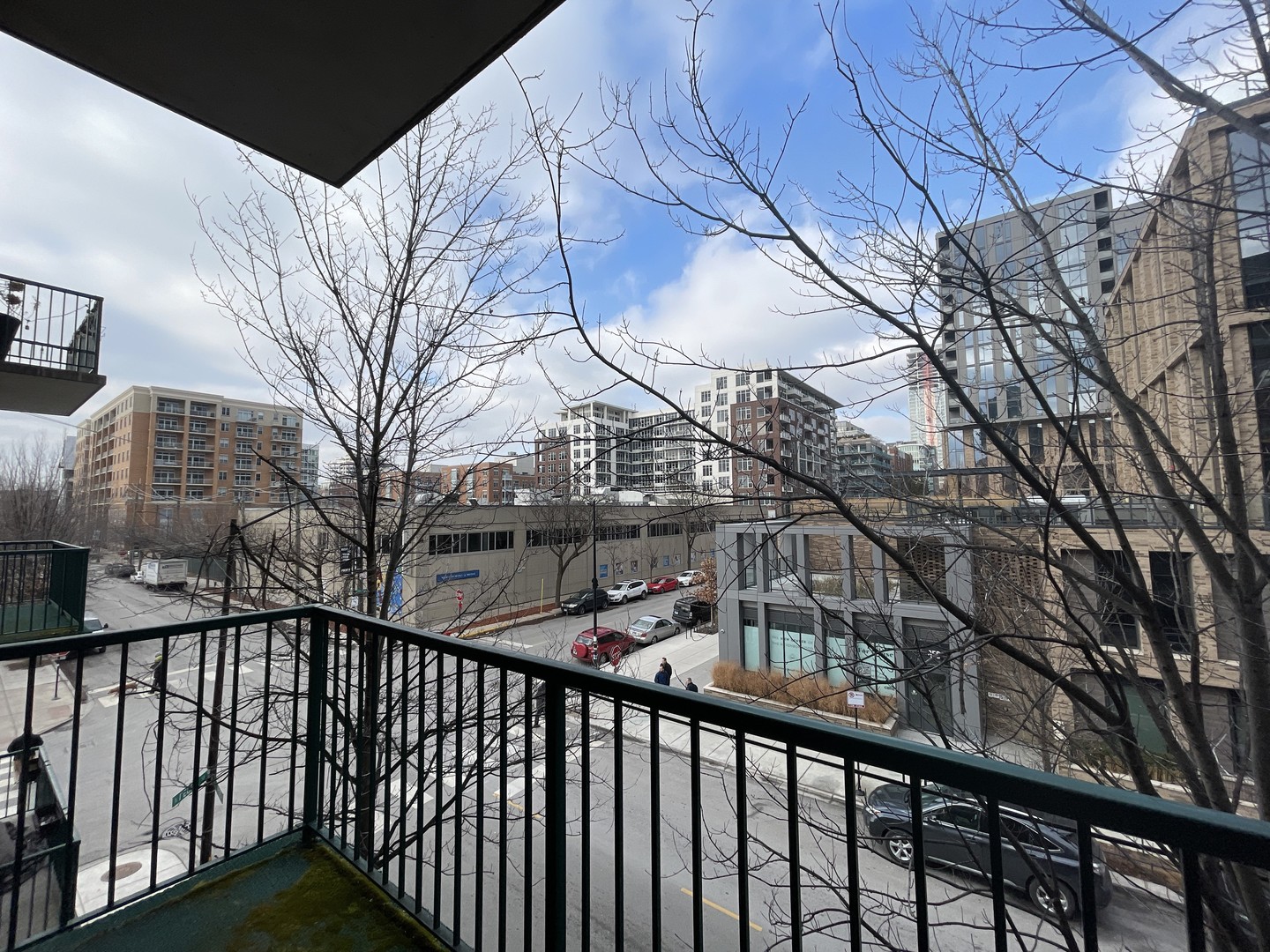 849 West Monroe Street, Unit 3F Chicago, IL 60607 - Photo 16 of 18 a view of a balcony with a pot