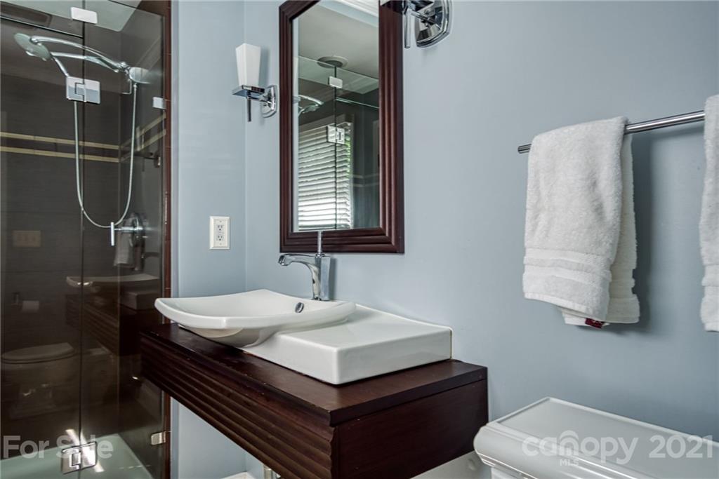 5401 Valley Forge Road Charlotte, NC 28210 - Photo 20 of 27 a bathroom with a sink a toilet and a mirror