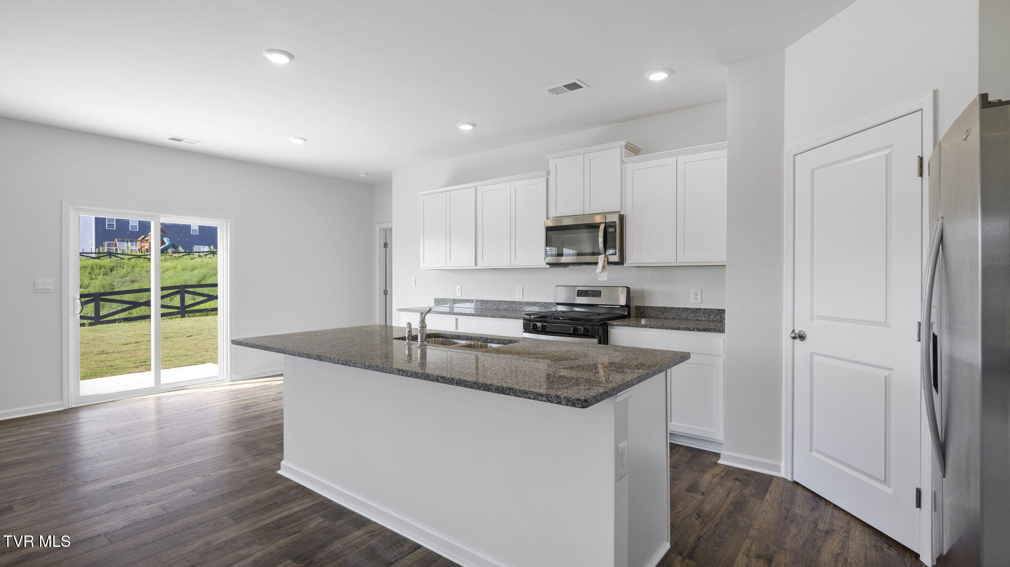 519 Fieldcrest Road Blountville, TN 37617 - Photo 2 of 48 23-web-or-mls-DSC_4620