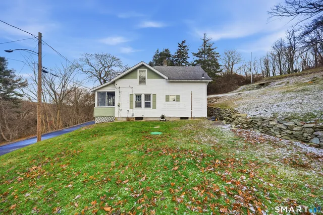 $323,000 | 17 Spruce Street, Vernon, CT 06066