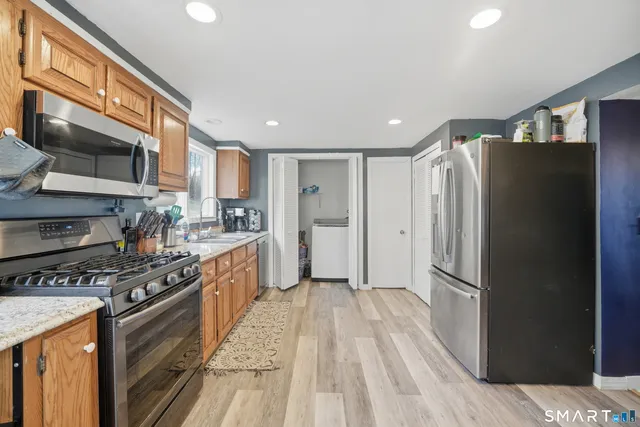 $323,000 | 17 Spruce Street, Vernon, CT 06066