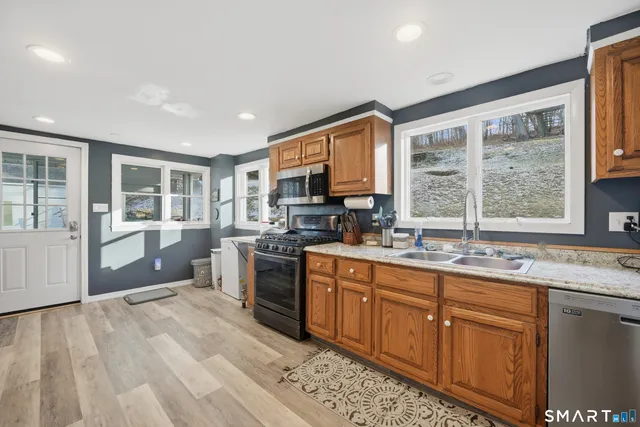 $323,000 | 17 Spruce Street, Vernon, CT 06066