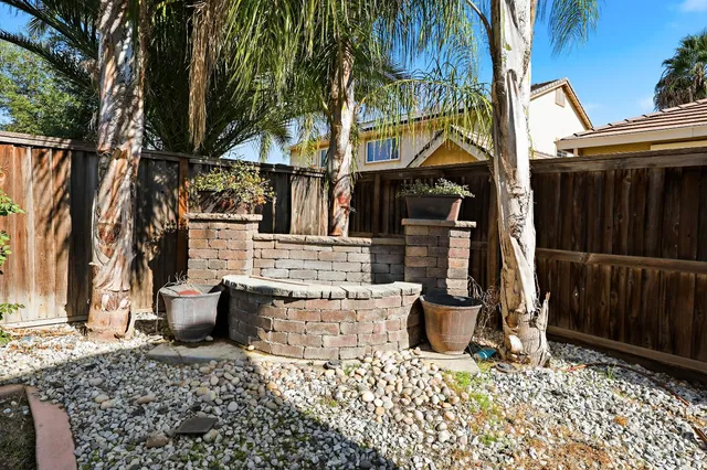 a view of a pathway of a house