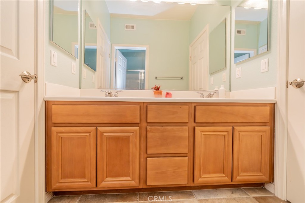 32764 Lambeth Street Winchester, CA 92596 - Photo 24 of 45 Jack and Jill Full bathroom connecting room 2 and 3