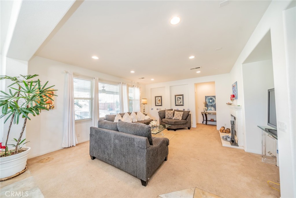 32764 Lambeth Street Winchester, CA 92596 - Photo 10 of 45 Living Room