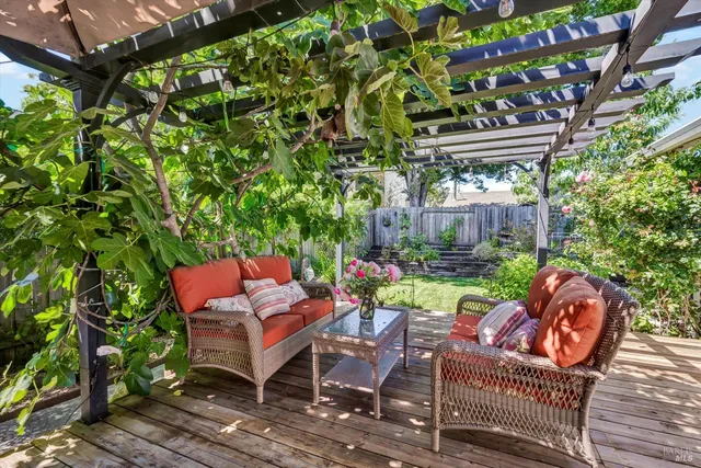 $1,095,000 | 1183 Mountain View Circle, Napa, CA 94558