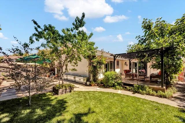 $1,095,000 | 1183 Mountain View Circle, Napa, CA 94558