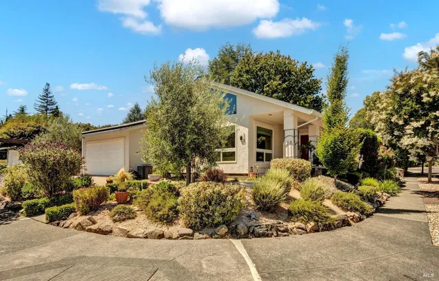 $1,095,000 | 1183 Mountain View Circle, Napa, CA 94558